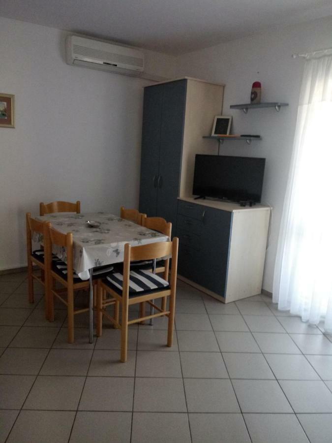 Apartmani Ana Vir Exterior foto